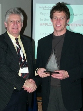 Urban Lynch of Radiola receiving the award for supplier excellence in Whiteware