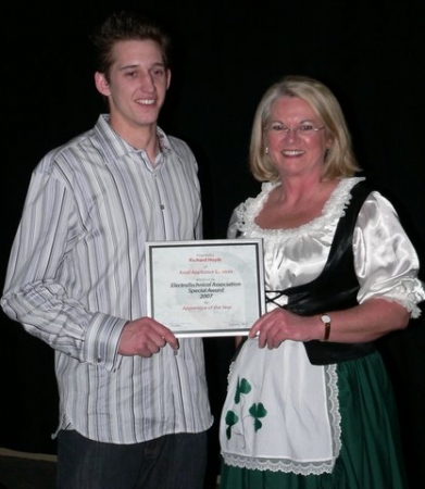 Richard Hoyle (Axial Appliance Servicing) receiving the Apprentice of the Year Award from Marilyn Brady, CEO of the ETITO