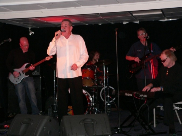 Tom Sharplin and the Cadillacs belting it out at the APEX awards